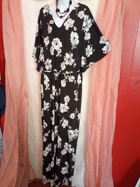 Lane Bryant Pants - Lane Bryant Black and White Floral V-Neck Wide-Leg Jumpsuit Sz 30/32